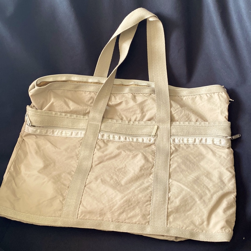 Le Sport Sac Beige Bag Packable, Collapsable and Expandable = Travel Perfect♥️